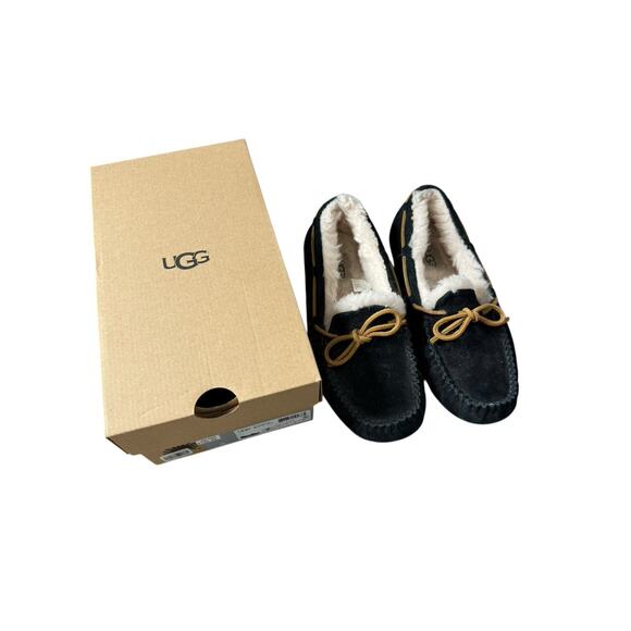 UGG Australia Women's Dakota Sheepskin Moccasin Slippers Suede 5612 Size 7 - Picture 1 of 5